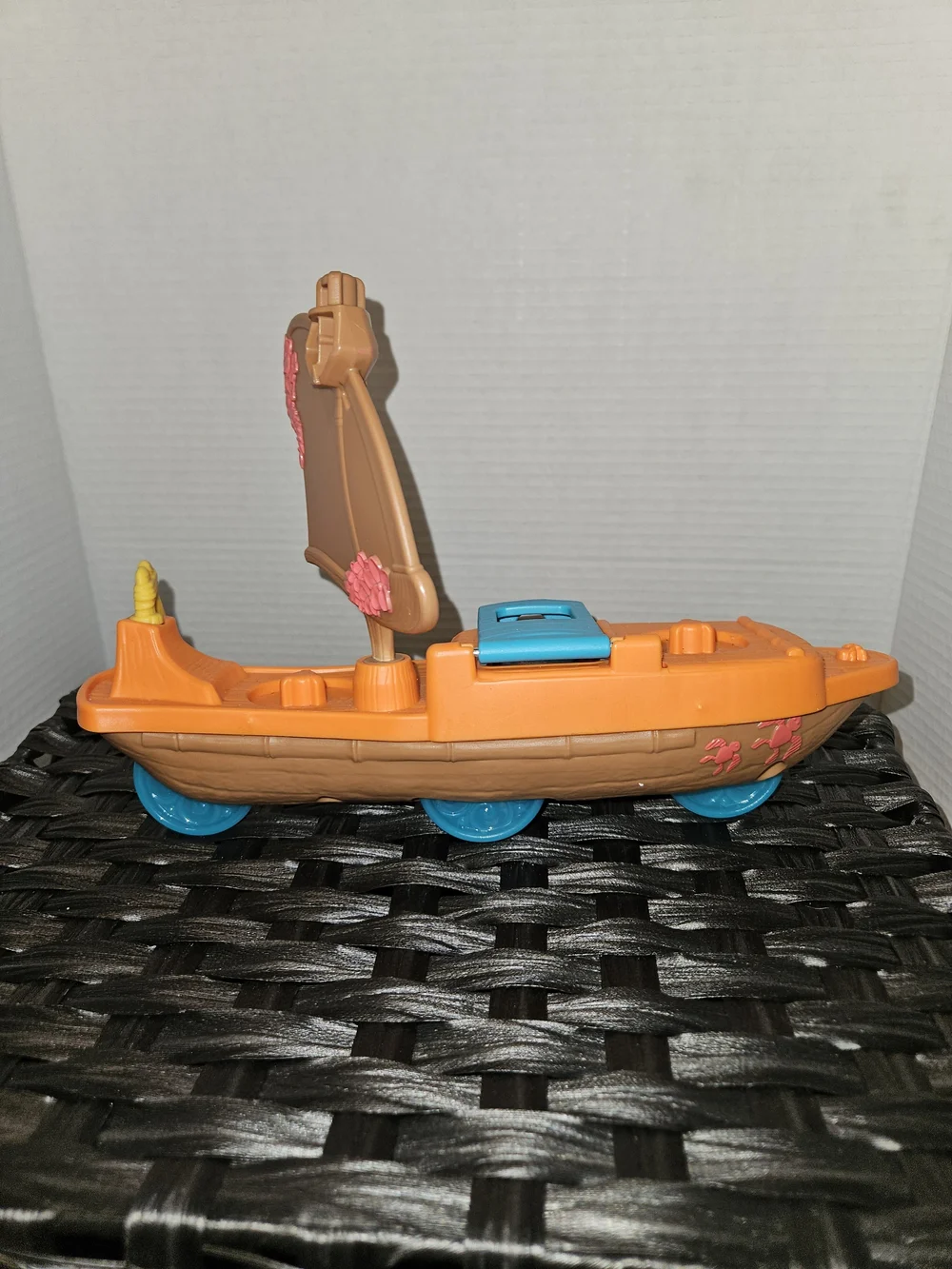 Little People Orange Sailing Moana Playboat Toy with Yellow Paddle
